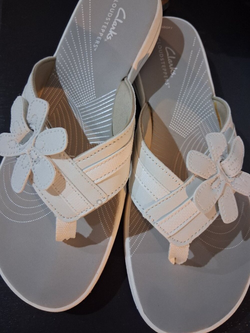 Clarks Clousteppers Flora Sz 9 White Sandals NWOT